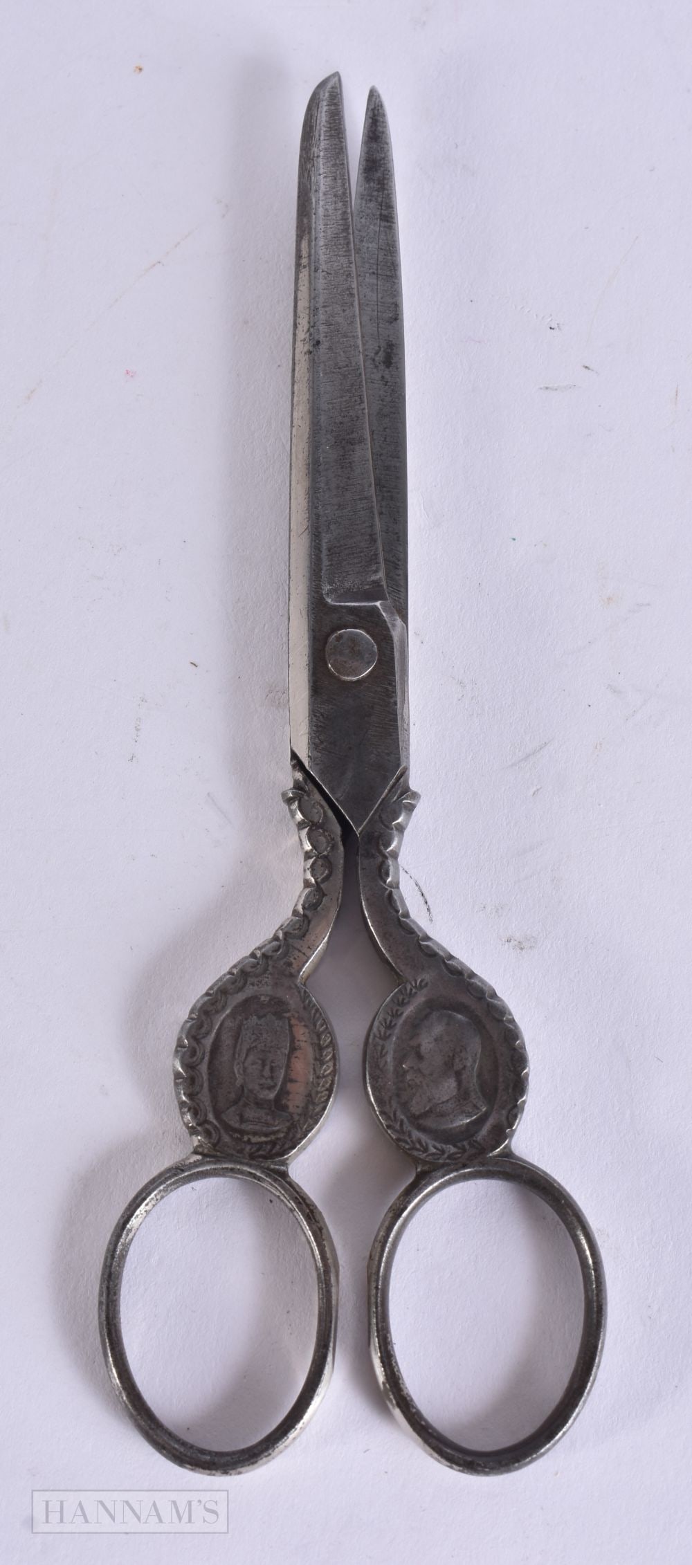 A PAIR OF ANTIQUE HALMA STEEL PORTRAIT SCISSORS. 14.5 cm long. (1 of 3)