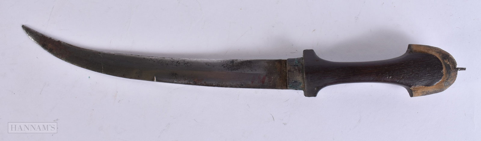 AN ISLAMIC MIDDLE EASTERN DAGGER. 35 cm long. WE ARE UNABLE TO OFFER IN-HOUSE SHIPPING ON THIS LOT (1 of 5)