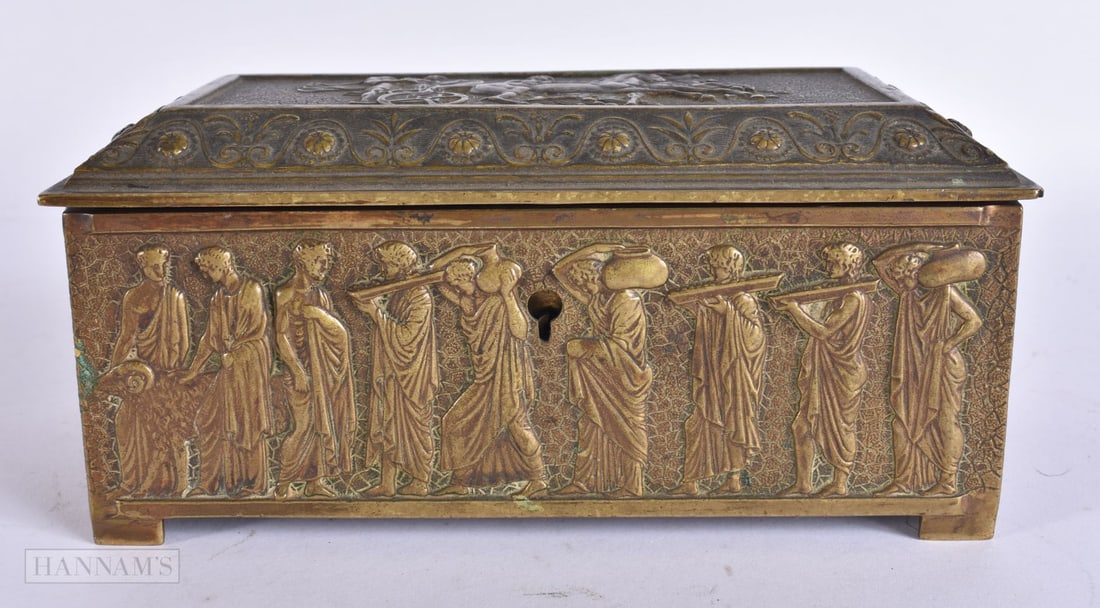 A 19TH CENTURY FRENCH BRONZE GRAND TOUR ROMAN CASKET decorated with figures. 17 cm x 9.5 cm.: A 19TH CENTURY FRENCH BRONZE GRAND TOUR ROMAN CASKET decorated with figures. 17 cm x 9.5 cm.