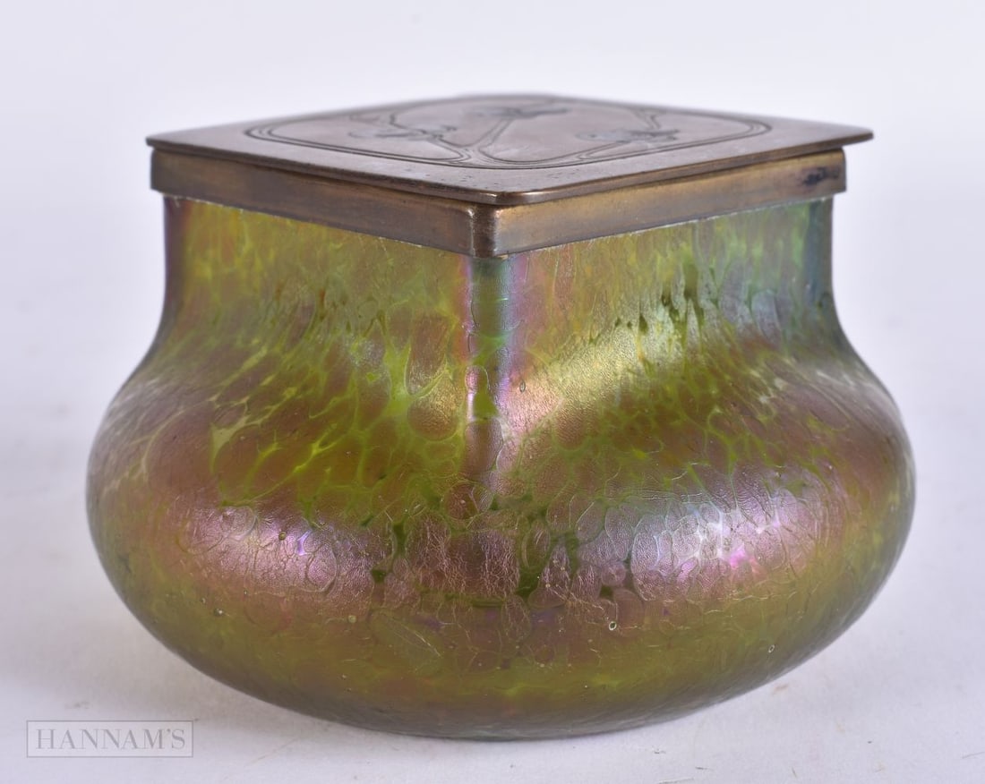 A STYLISH AUSTRIAN SECESSIONIST MOVEMENT IRIDESCENT LOETZ GLASS INKWELL. 10 cm wide. (1 of 6)