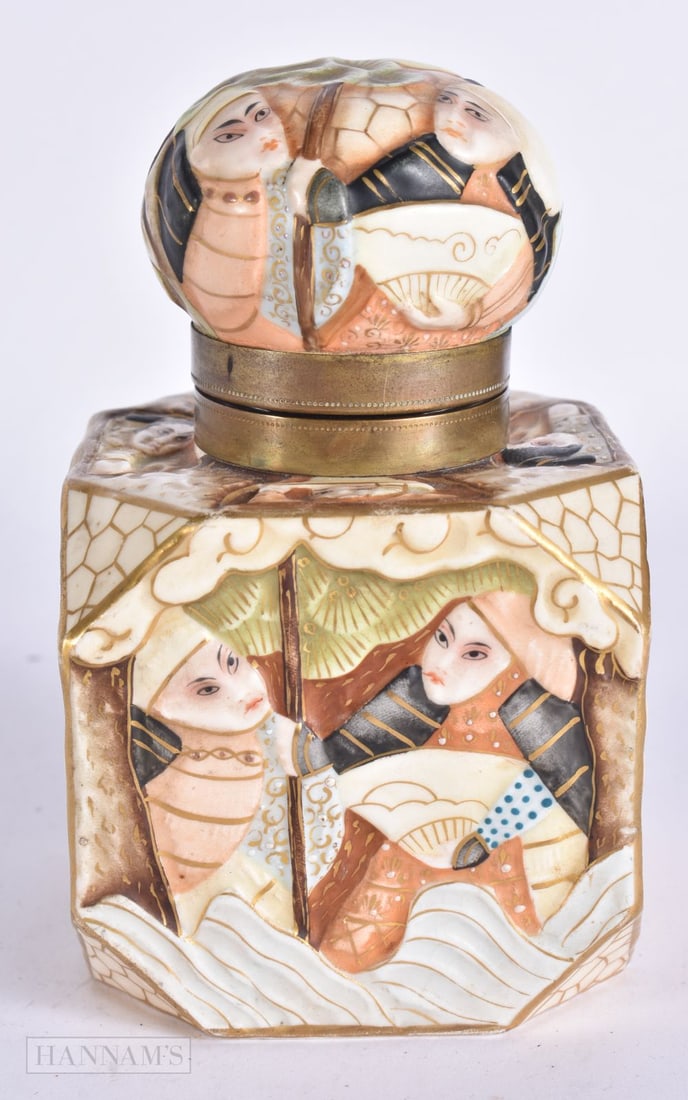 AN ART DECO FRENCH 'JAPANOISM' PORCELAIN INKWELL. 13 cm high.: AN ART DECO FRENCH 'JAPANOISM' PORCELAIN INKWELL. 13 cm high.