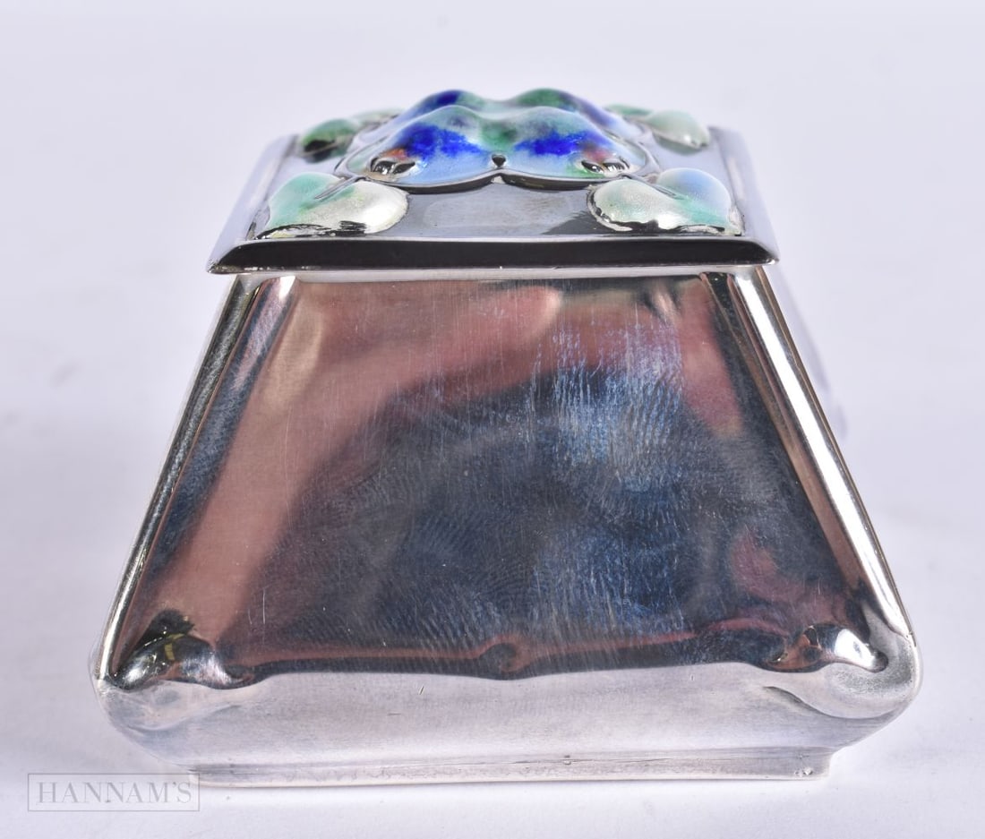 A LOVELY SILVER AND ENAMEL INKWELL by Deakin and Francis. 87 grams. 6.75 cm wide.: A LOVELY SILVER AND ENAMEL INKWELL by Deakin and Francis. 87 grams. 6.75 cm wide.