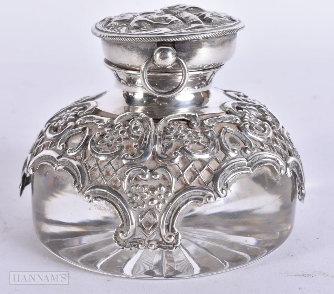 A RARE VICTORIAN SILVER CLOCK INSET INKWELL by William Comyns. 813 grams overall. 9.75 cm wide.: A RARE VICTORIAN SILVER CLOCK INSET INKWELL by William Comyns. 813 grams overall. 9.75 cm wide.