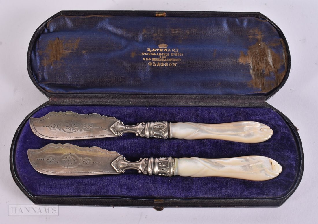 A CASE PAIR OF VICTORIAN SILVER AND MOTHER OF PEARL FISH KNIVES. 90 grams overall. 18 cm wide. WE: A CASE PAIR OF VICTORIAN SILVER AND MOTHER OF PEARL FISH KNIVES. 90 grams overall. 18 cm wide. WE ARE UNABLE TO OFFER IN-HOUSE SHIPPING ON THIS LOT