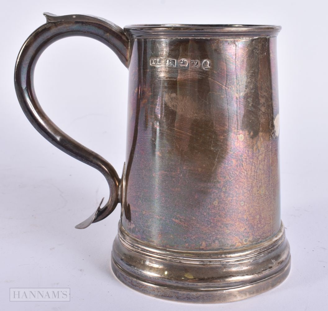 A GEORGE III SILVER TANKARD. 251 grams. 14 cm x 12 cm. (1 of 6)