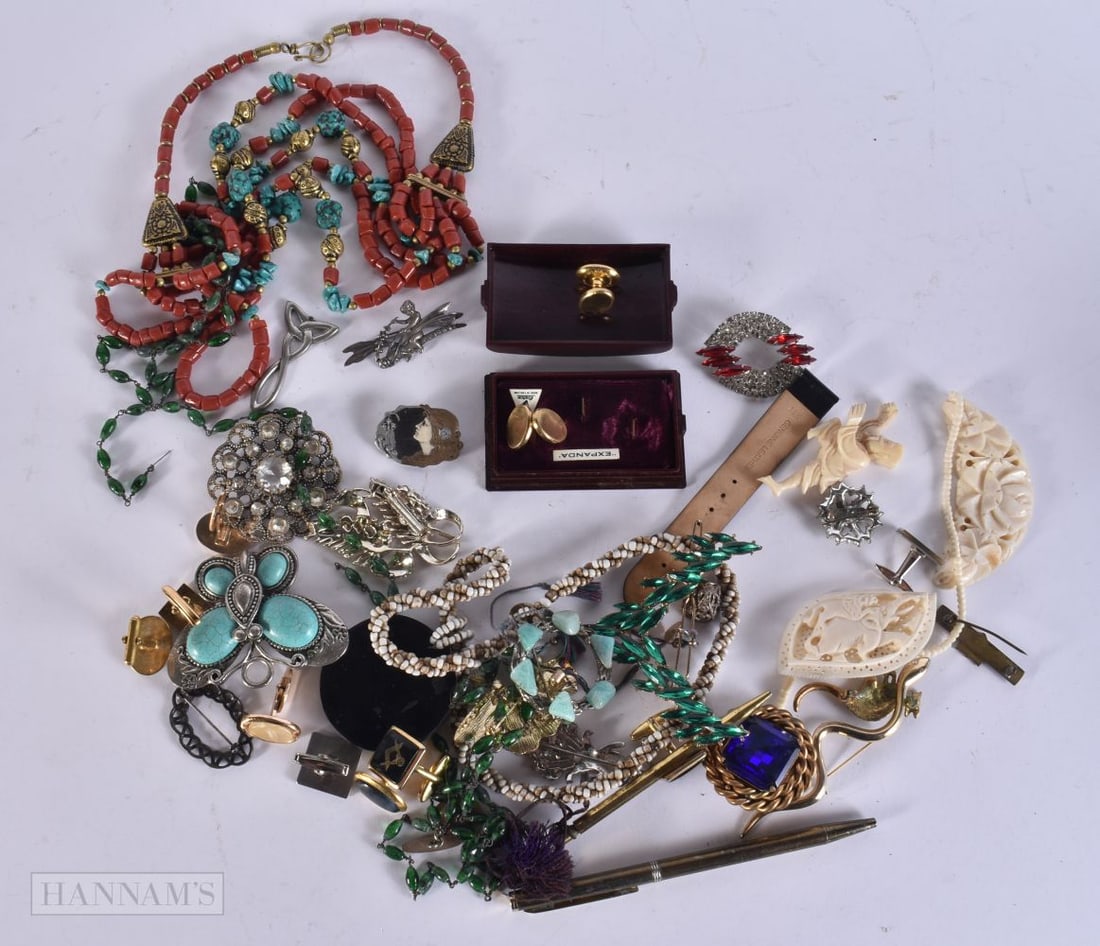 COSTUME JEWELLERY. (qty) (1 of 8)