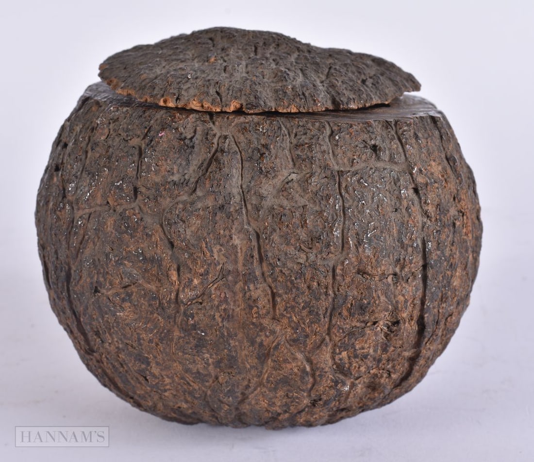 AN UNUSUAL 19TH CENTURY FOLK ART TREEN CARVED NUT STRING BOX AND COVER. 10.5 cm x 9.5 cm. (1 of 4)
