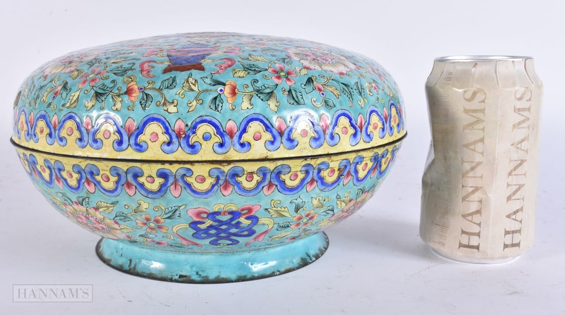 AN 18TH CENTURY CHINESE CANTON ENAMEL CIRCULAR BOX AND COVER Qianlong. 21 cm wide. (1 of 5)