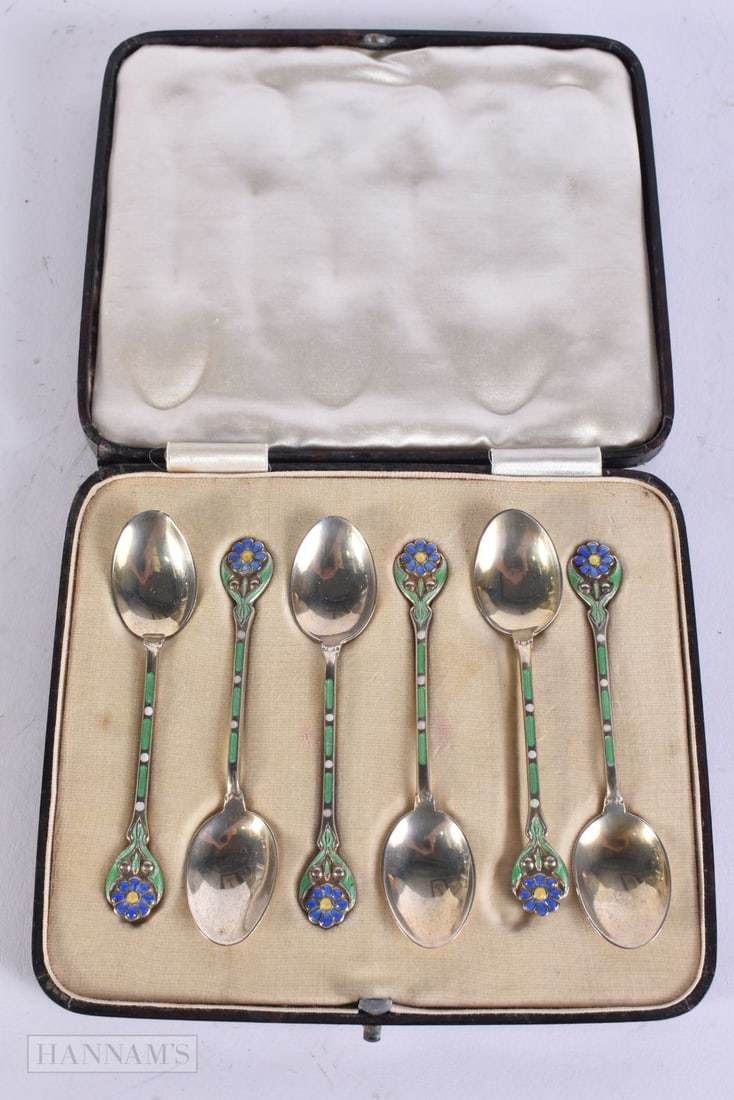 A SET OF ART DECO SILVER AND ENAMEL SPOONS. 48 grams. 9.5 cm long. (6) (1 of 4)
