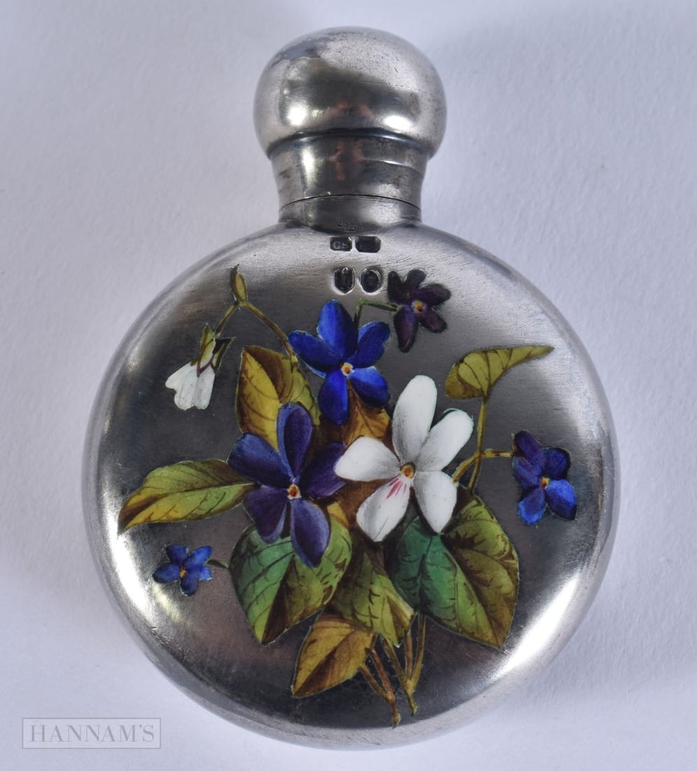 A VICTORIAN SILVER AND ENAMEL FLORAL SCENT BOTTLE. London 1886. 34.6 grams. 6.5 cm x 4.5 cm.: A VICTORIAN SILVER AND ENAMEL FLORAL SCENT BOTTLE. London 1886. 34.6 grams. 6.5 cm x 4.5 cm.