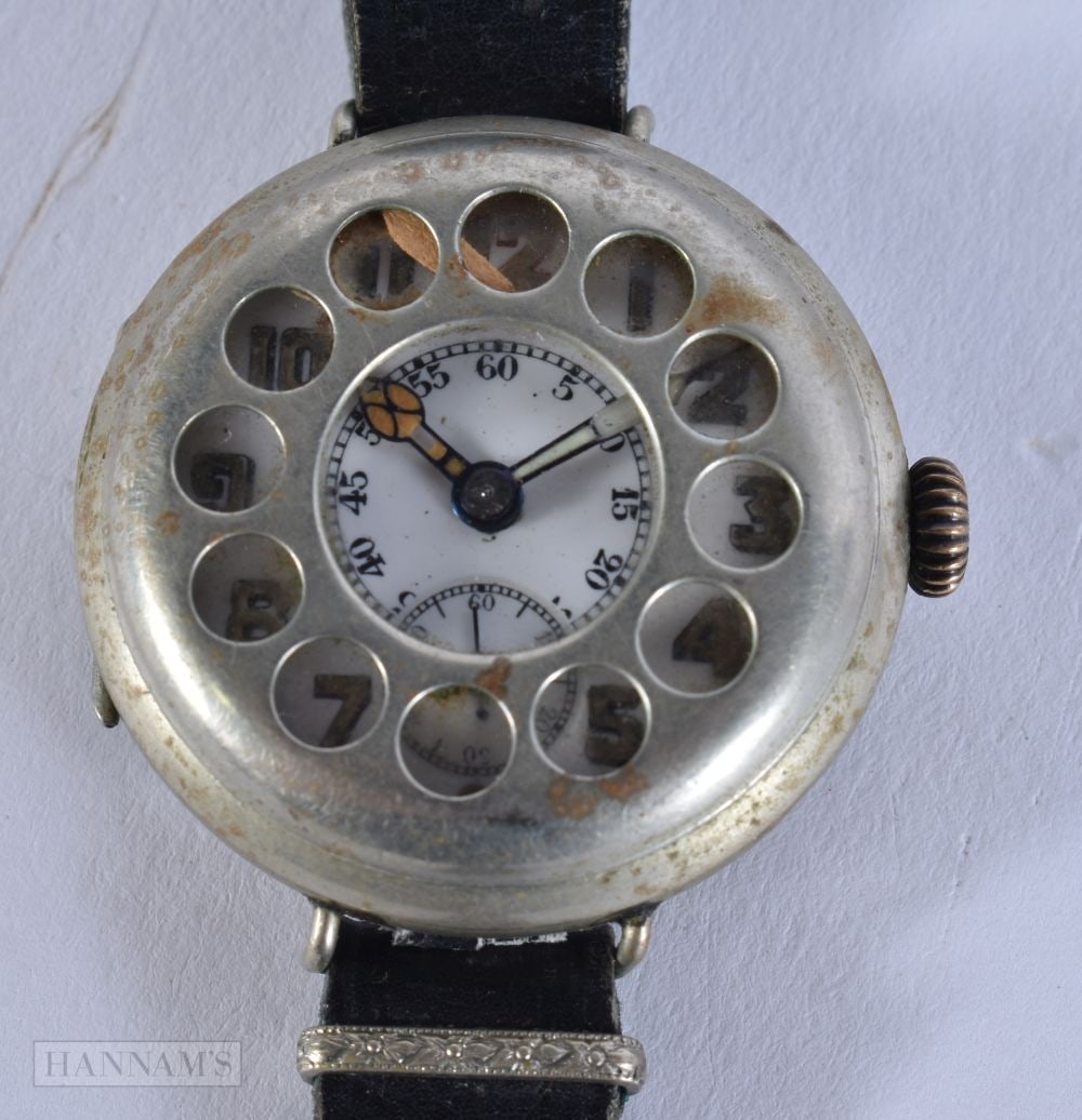 A 1920S MILITARY WRISTWATCH. Not running. 3.75 cm wide.: A 1920S MILITARY WRISTWATCH. Not running. 3.75 cm wide.