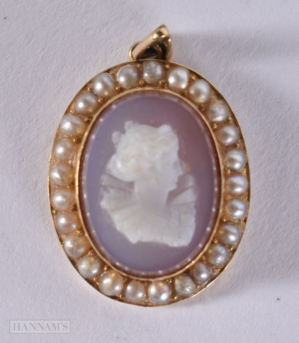 AN ANTIQUE GOLD HARDSTONE PEARL CAMEO PENDANT. 6.3 grams. 3 cm x 2 cm. (1 of 2)