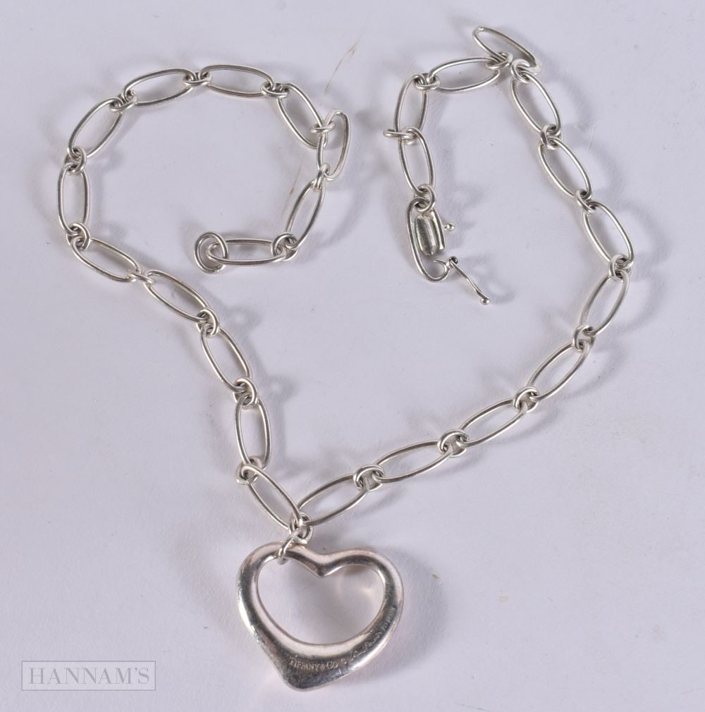 A TIFFANY & CO SILVER NECKLACE. 21 grams. 40 cm long.: A TIFFANY & CO SILVER NECKLACE. 21 grams. 40 cm long.
