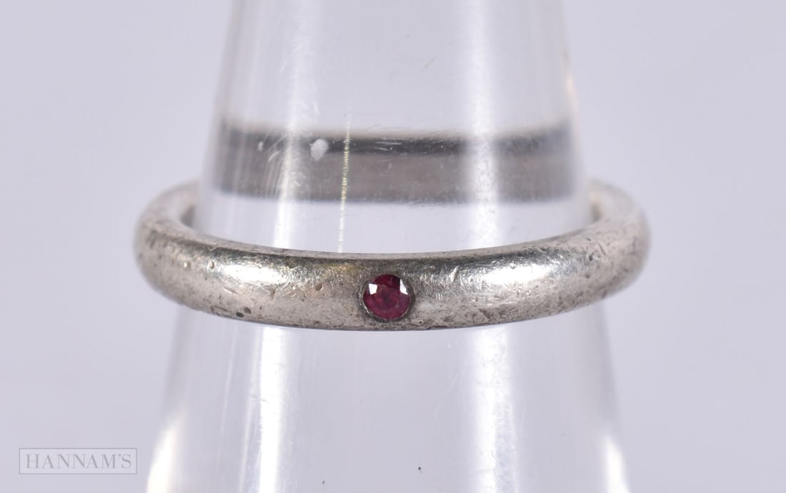 A TIFFANY & CO SILVER RING. J 1/2. 2.6 grams. (1 of 3)