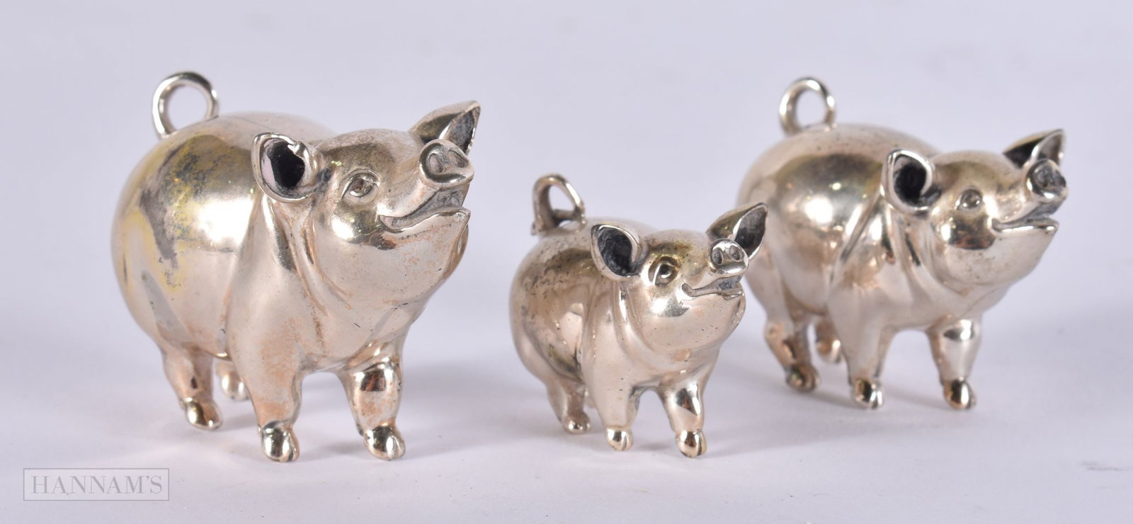 THREE MINIATURE ENGLISH SILVER PIGS. 90 grams. Largest 5 cm wide. (3) (1 of 5)