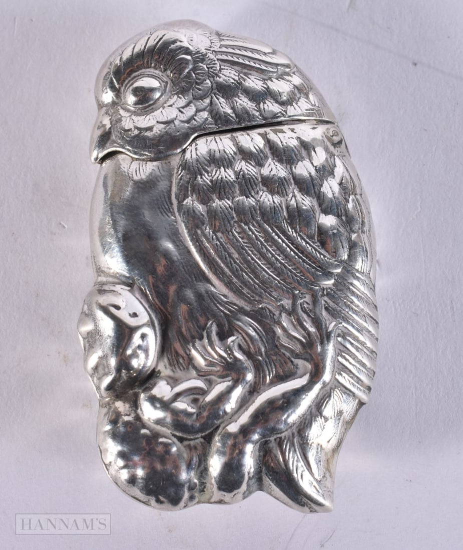 A SILVER OWL AND TOAD VESTA CASE. 25 grams. 6.25 cm x 3.5 cm. (1 of 4)