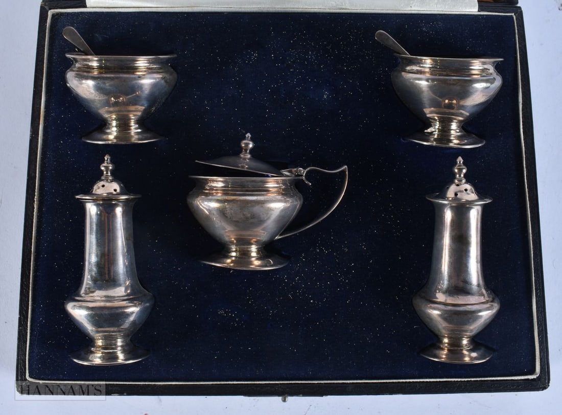 A LARGE CASED ANTIQUE SILVER CRUET SET. Silver 265 grams. 27 cm x 20 cm. (1 of 7)