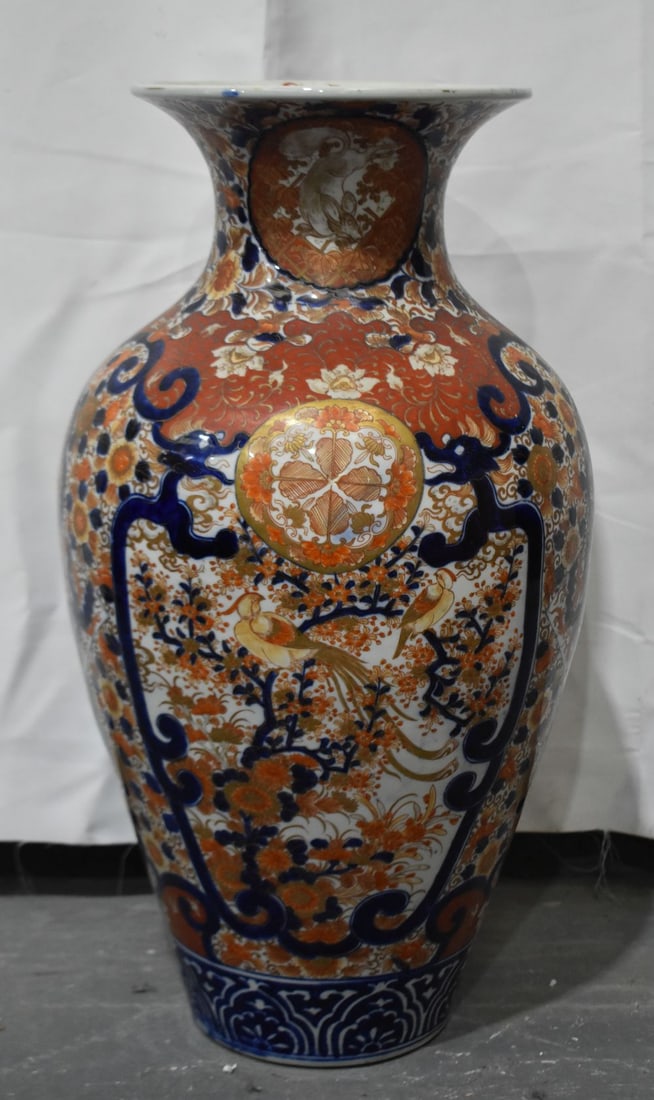 A LARGE 19TH CENTURY JAPANESE MEIJI PERIOD IMARI FLOOR VASE painted with flowers. 62 cm x 34 cm. (1 of 6)