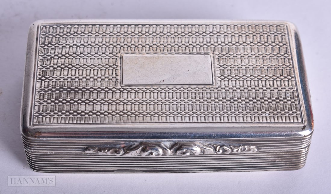 A GEORGE IV SILVER SNUFF BOX. 60.2 grams. 6.75 cm x 4 cm. (1 of 4)