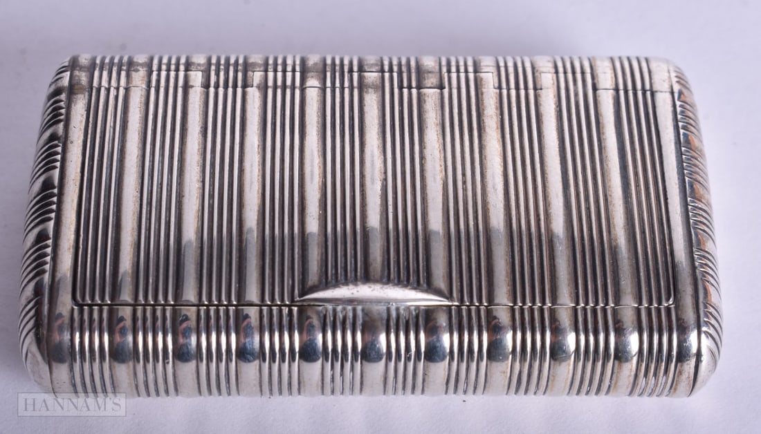 A GEORGE III SILVER SNUFF BOX. 48 grams. 6.75 cm x 3.75 cm. (1 of 4)