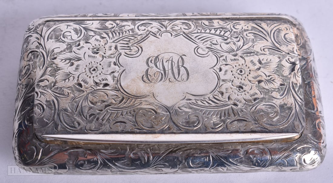AN EDWARDIAN SILVER SNUFF BOX. 55.3 grams. Birmingham 1901. 8 cm x 5 cm. (1 of 4)