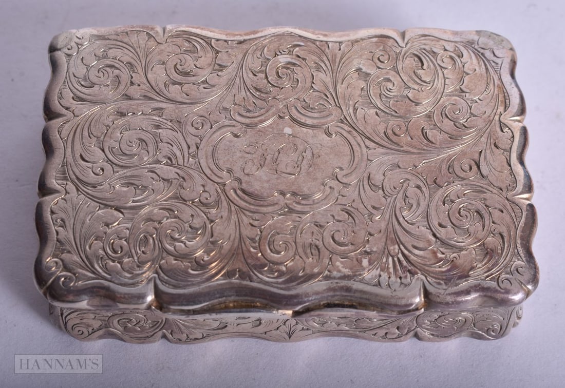 A VICTORIAN SILVER SNUFF BOX. Birmingham 1898. 64.6 grams. 6.25 cm x 4 cm. (1 of 4)
