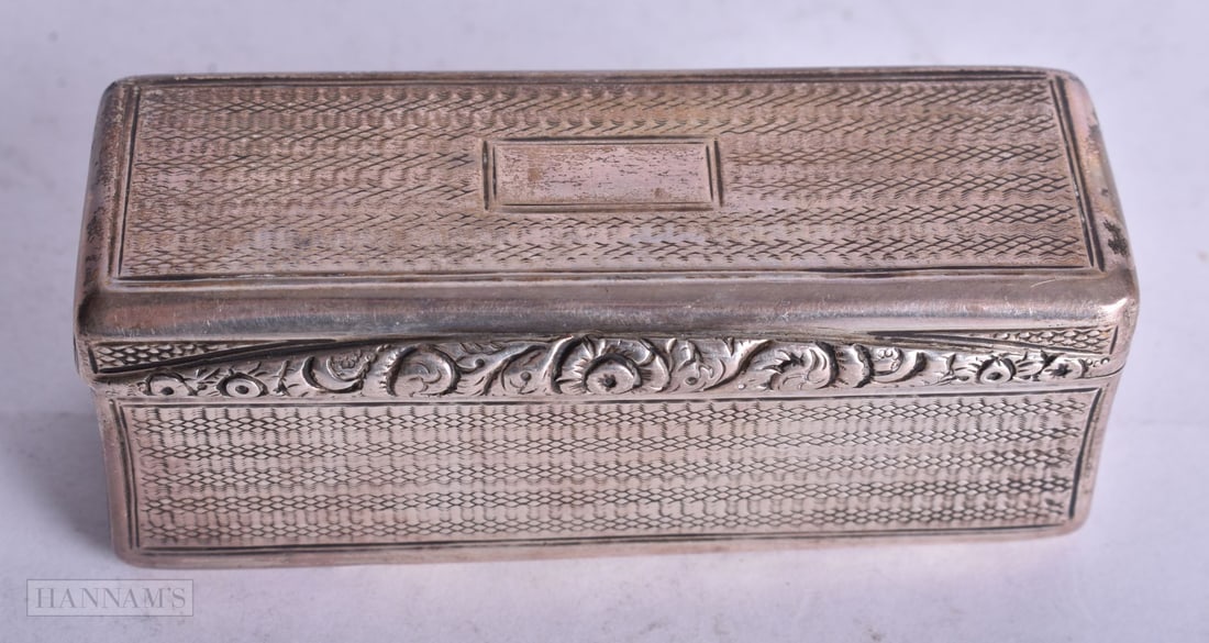 AN EARLY 19TH CENTURY SILVER SNUFF BOX. Birmingham 81.3 grams. 8 cm x 3 cm. (1 of 4)