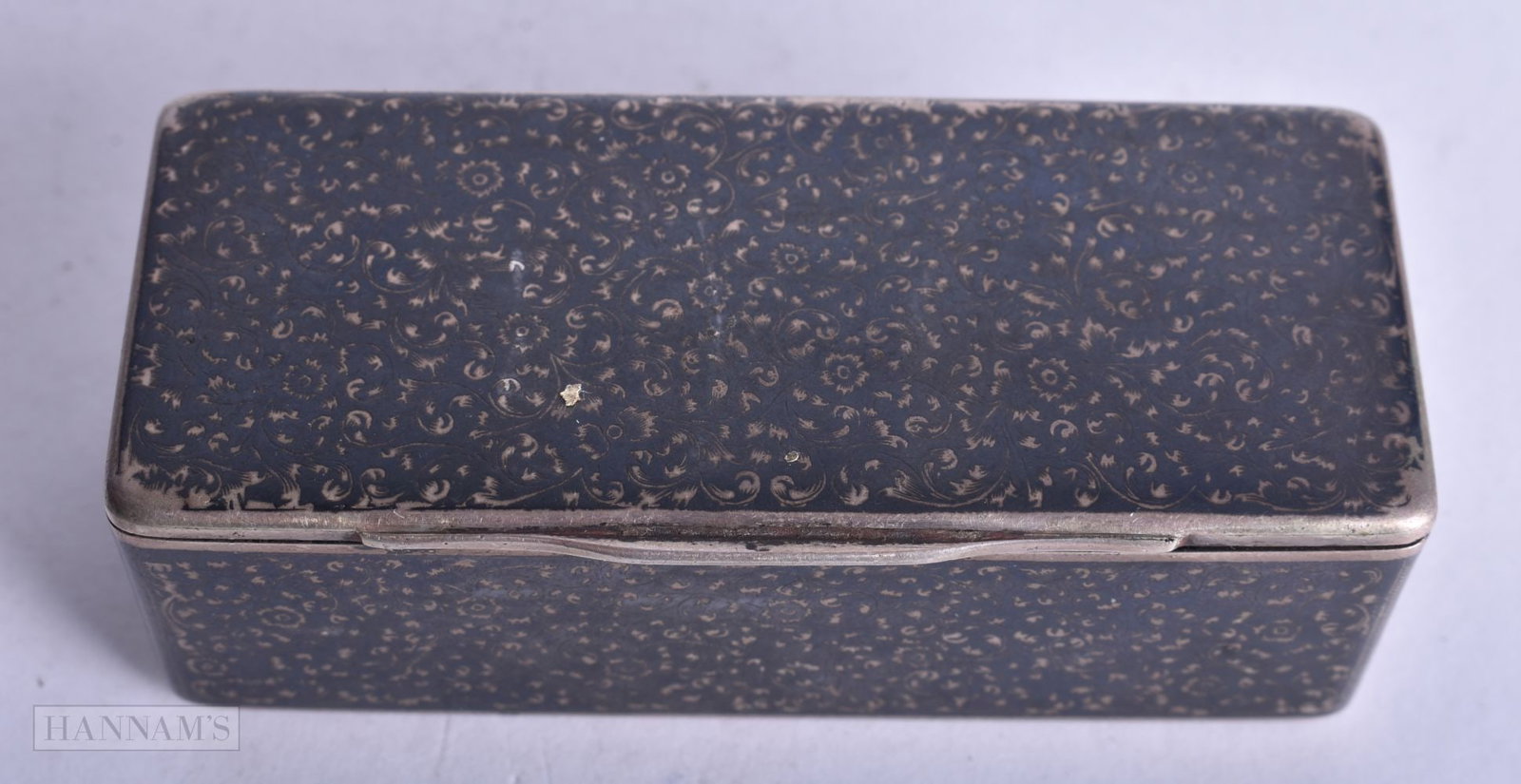 A 19TH CENTURY RUSSIAN SILVER NIELLO SNUFF BOX. 114.6 grams. 8 cm x 3.5 cm. (1 of 4)