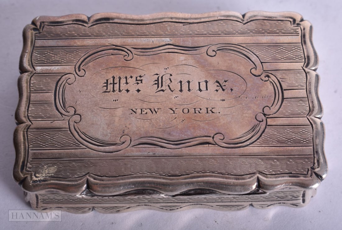 A VICTORIAN SILVER SNUFF BOX. Birmingham 1852. 64 grams. 6.25 cm x 4.25 cm. (1 of 4)
