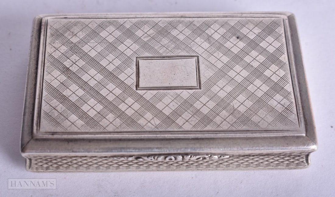 AN EARLY 19TH CENTURY NATHANIEL MILLS SILVER SNUFF BOX. Birmingham. 28.3 grams. 5.25 cm x 3.25 cm. (1 of 4)