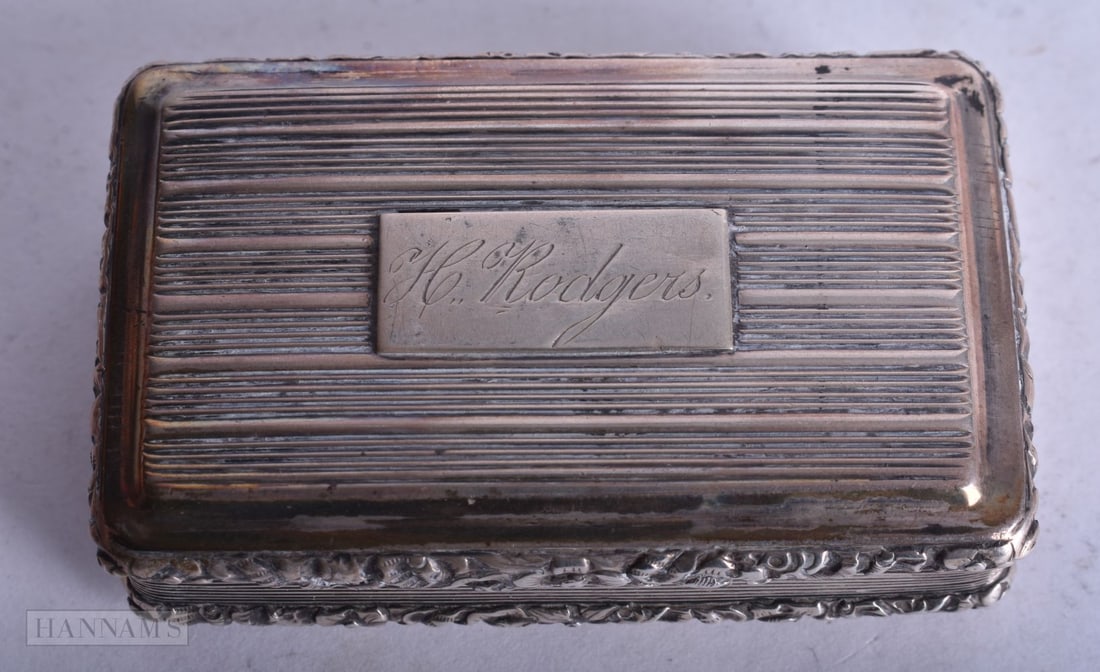 A GEORGE IV SILVER SNUFF BOX. Birmingham 1824. 62.1 grams. 6.25 cm x 4 cm. (1 of 4)