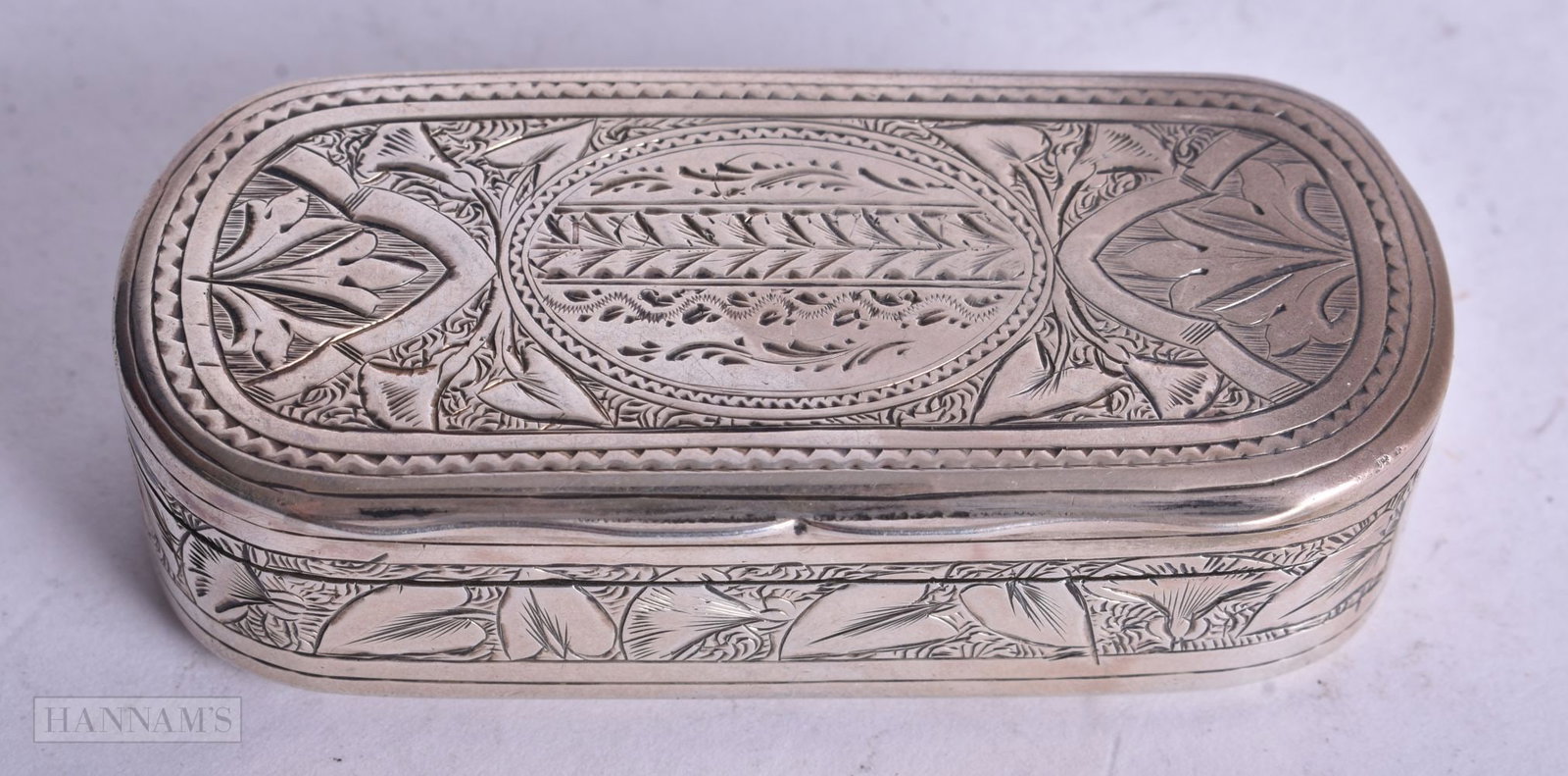 A VICTORIAN GEORGE UNITE SILVER SNUFF BOX. Birmingham 1876. 54.6 grams. 7 cm x 3 cm. (1 of 4)