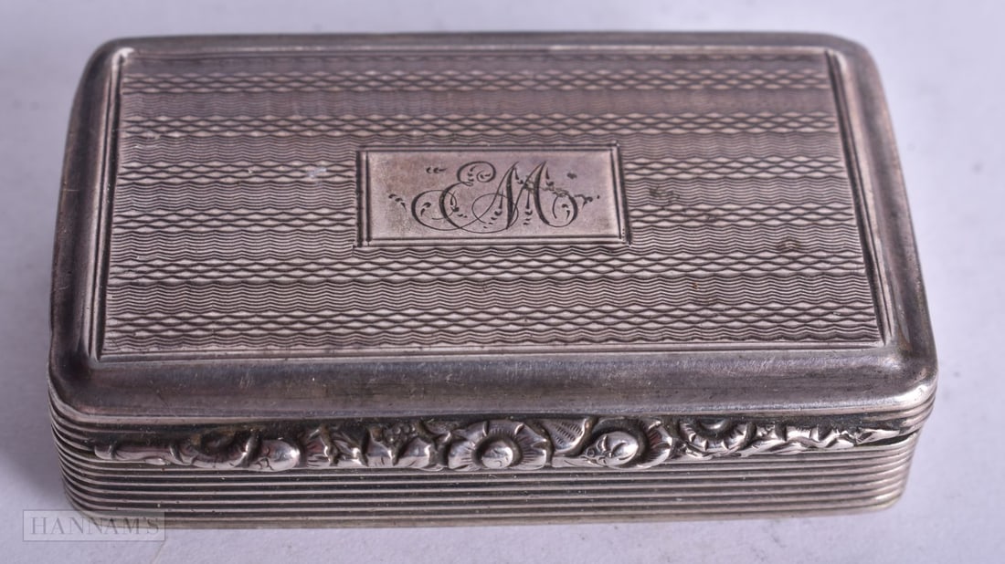 A GEORGE IV SILVER SNUFF BOX. Birmingham 1830. 38.1 grams. 5.5 cm x 3.5 cm. (1 of 4)