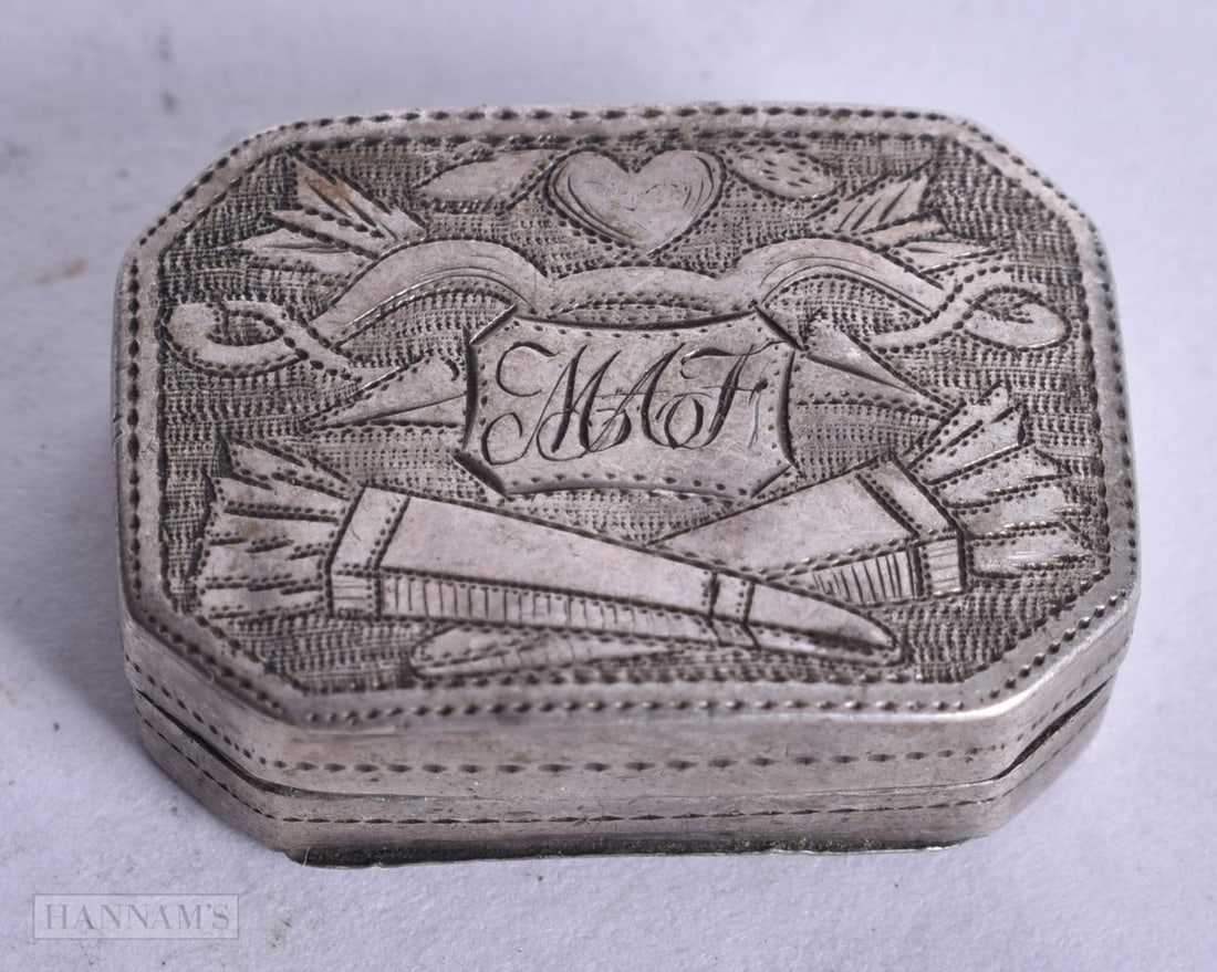 A GEORGE III SILVER VINAIGRETTE. Birmingham 1813. 6.3 grams. 2.25 cm x 1.75 cm. (1 of 4)