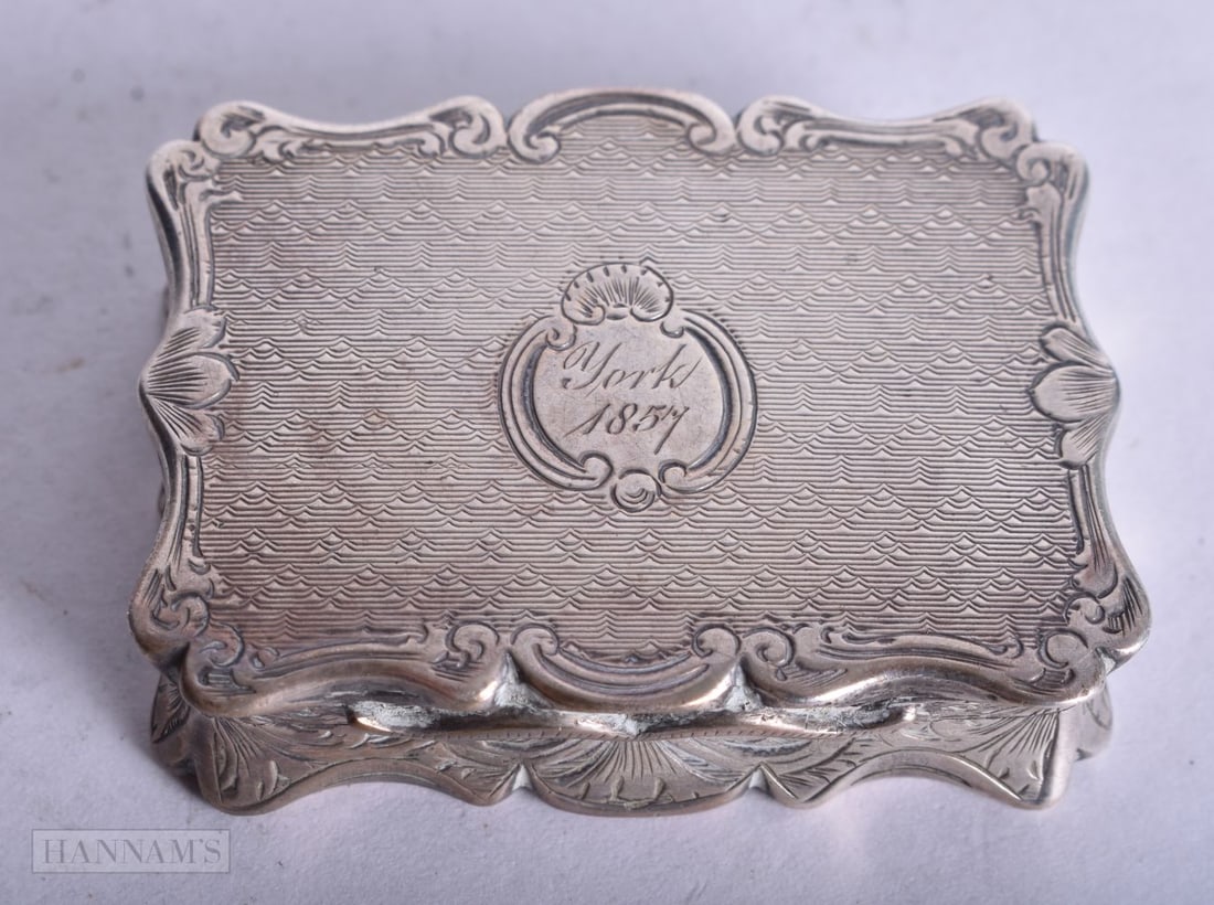 A VICTORIAN SILVER VINAIGRETTE. 26.3 grams. 4 cm x 3 cm. (1 of 5)