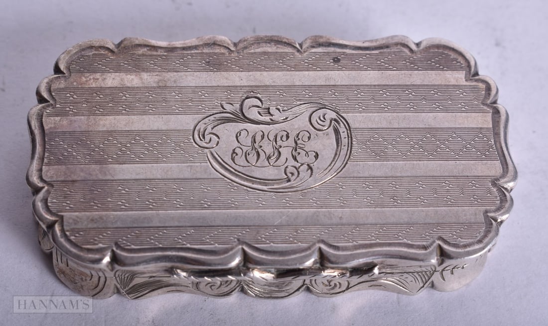 A VICTORIAN SILVER VINAIGRETTE. Birmingham 1847. 36.2 grams. 5.5 cm x 3 cm.: A VICTORIAN SILVER VINAIGRETTE. Birmingham 1847. 36.2 grams. 5.5 cm x 3 cm.