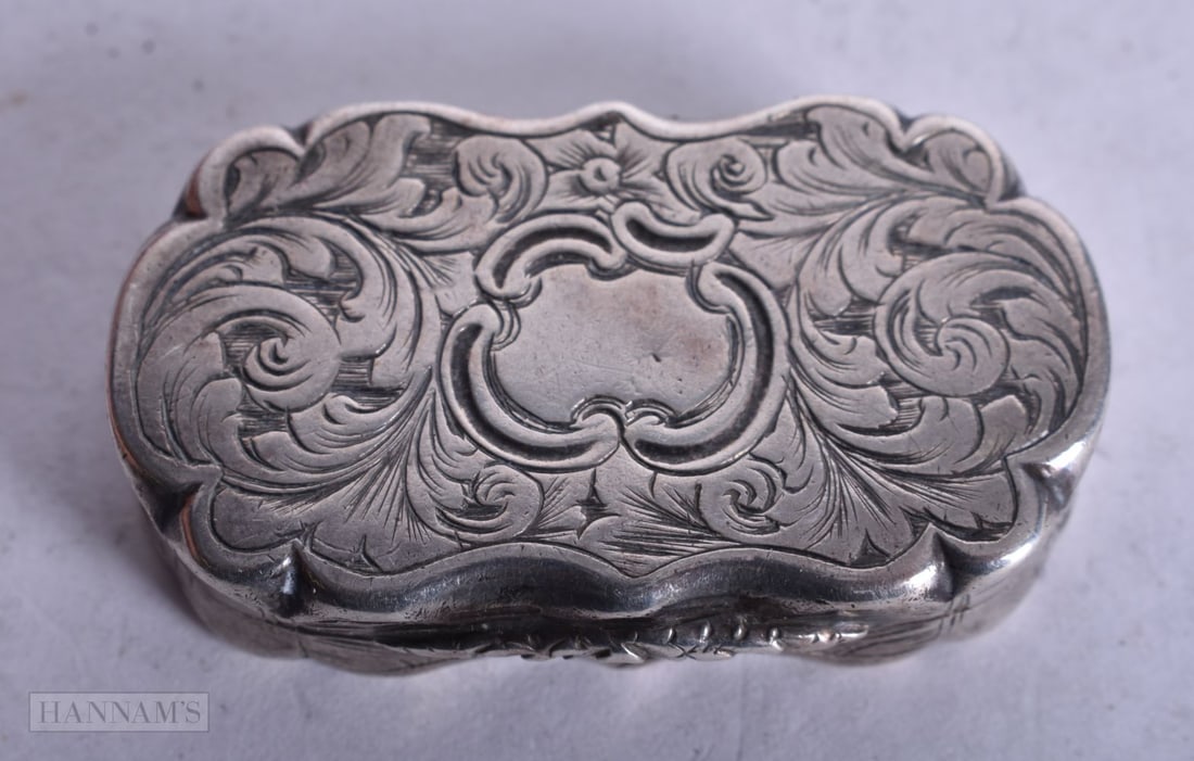 A VICTORIAN SILVER VINAIGRETTE. Birmingham 1852. 14.8 grams. 2 cm x 3.5 cm.: A VICTORIAN SILVER VINAIGRETTE. Birmingham 1852. 14.8 grams. 2 cm x 3.5 cm.