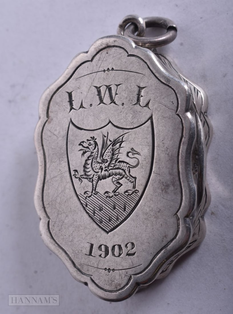 AN EDWARDIAN SILVER ARMORIAL VINAIGRETTE. Birmingham 1907. 15.1 grams. 3.75 cm x 2.5 cm. (1 of 5)