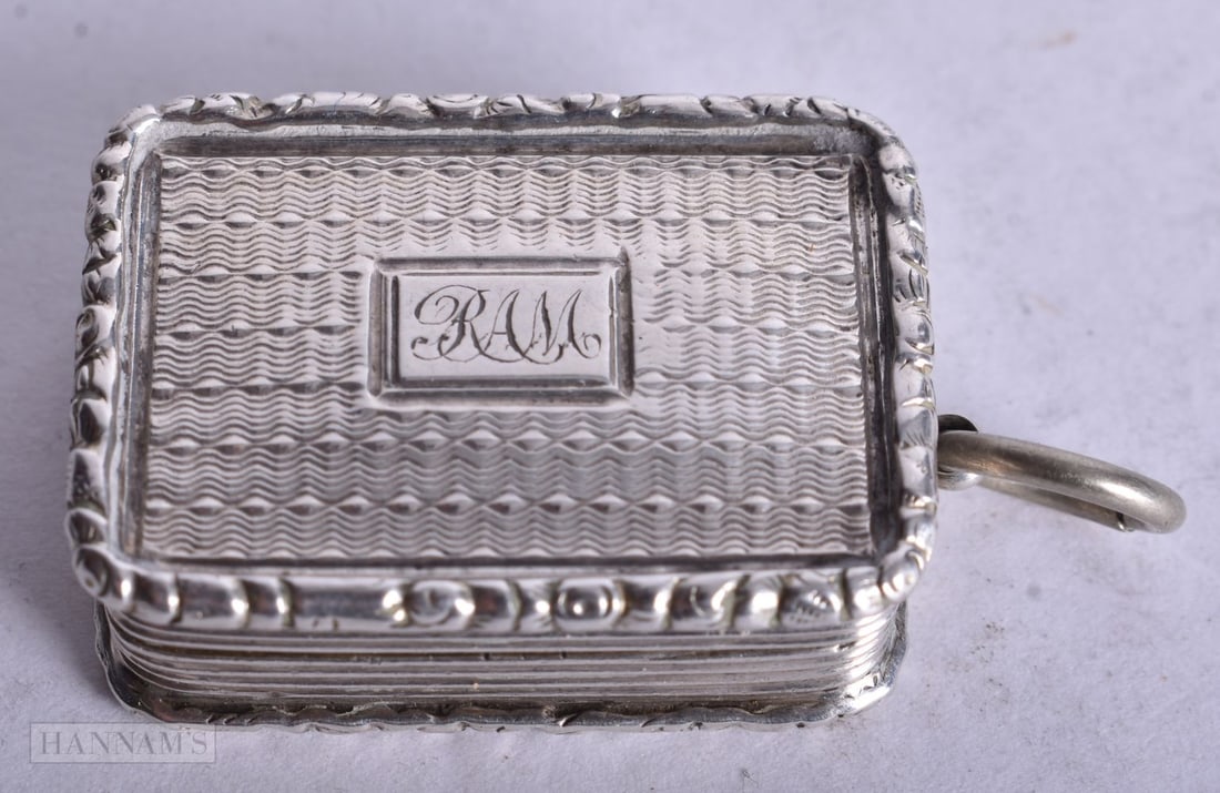 AN EARLY VICTORIAN SILVER VINAIGRETTE. Birmingham 1838. 14 grams. 2.75 cm x 2 cm. (1 of 5)