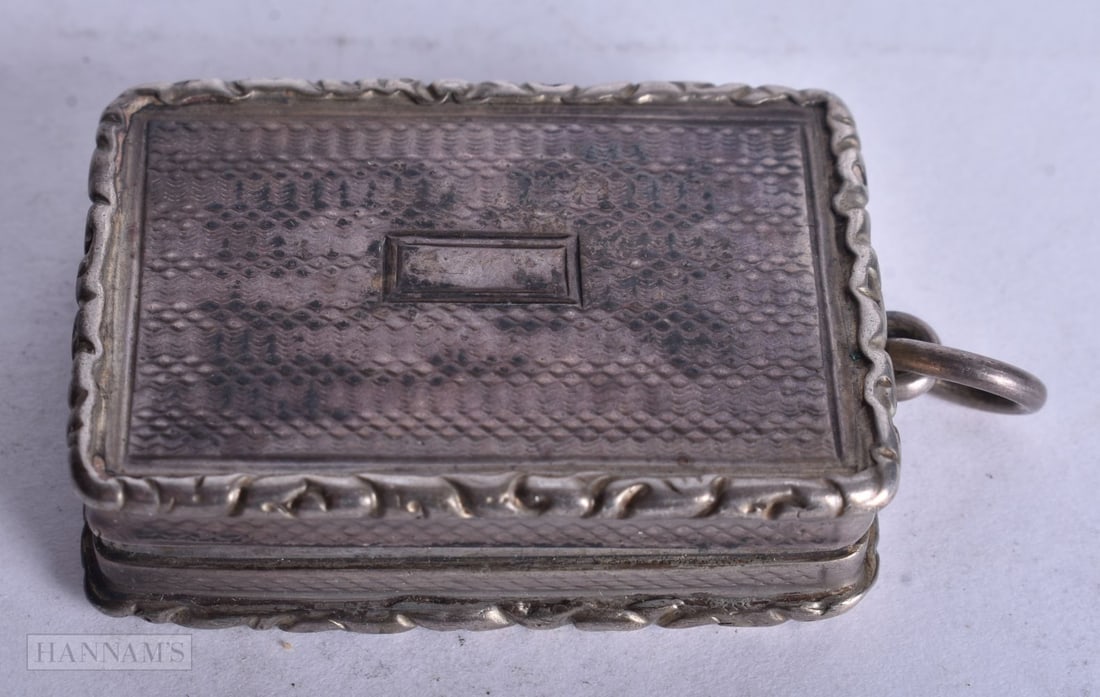 A GEORGE IV SILVER VINAIGRETTE. Birmingham 1827. 24.8 grams. 4 cm x 2.75 cm. (1 of 4)