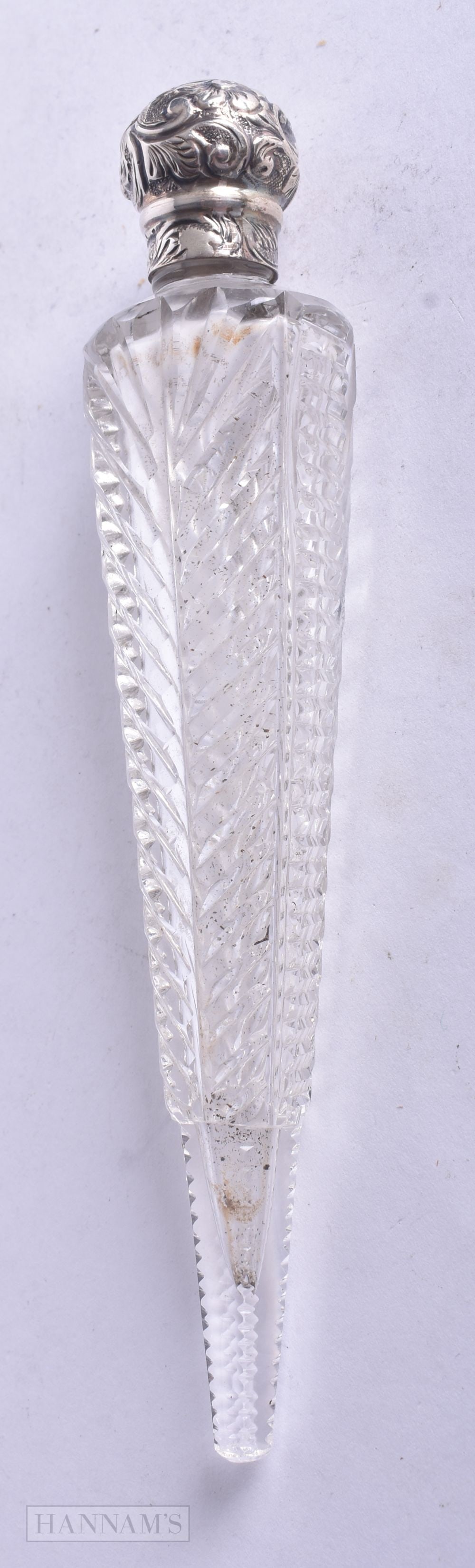 A VICTORIAN SILVER AND CUT CRYSTAL GLASS SCENT BOTTLE. London 1891. 55 grams. 15 cm long.: A VICTORIAN SILVER AND CUT CRYSTAL GLASS SCENT BOTTLE. London 1891. 55 grams. 15 cm long.