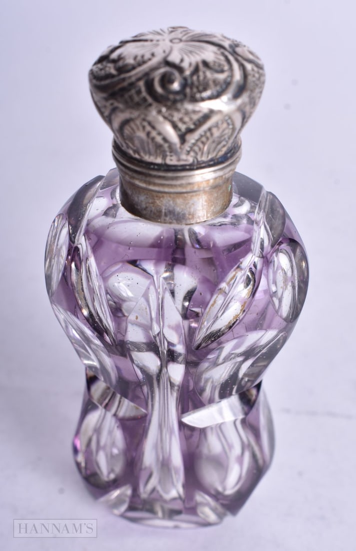 A VICTORIAN SILVER AND AMETHYST FLASH GLASS SCENT BOTTLE. 57.8 grams. 7.5 cm x 3.25 cm. (1 of 3)