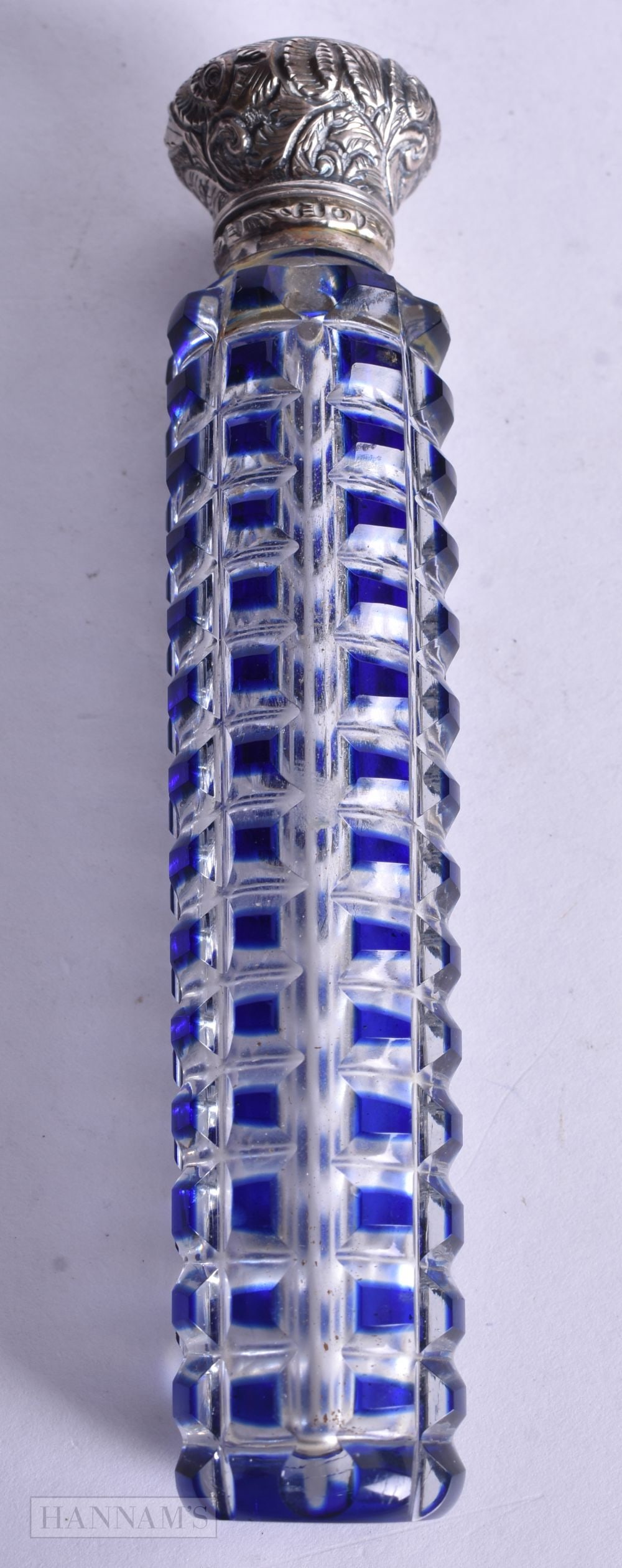 A VICTORIAN SILVER AND BLUSH FLASH GLASS SCENT BOTTLE. 87.8 grams. 12.5 cm long. (1 of 3)
