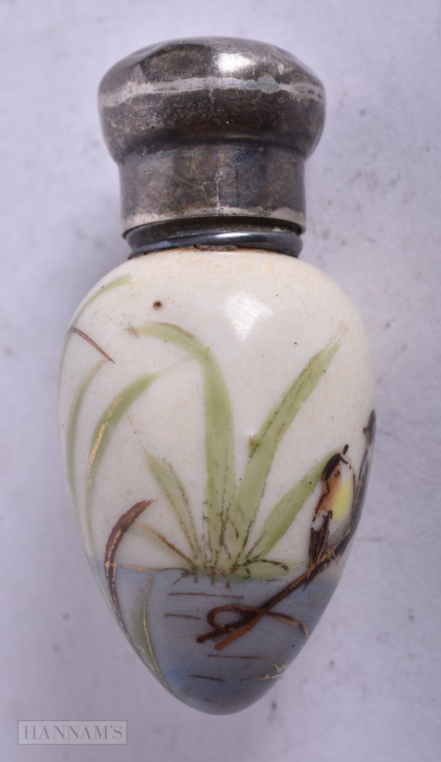A VICTORIAN SILVER AND PORCELAIN SCENT BOTTLE. Birmingham 1892. 12.8 grams. 4.75 cm x 2.25 cm. (1 of 3)