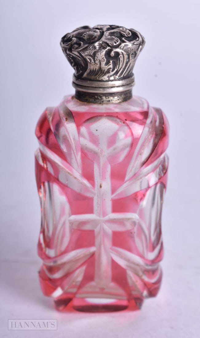 A VICTORIAN SILVER AND RUBY FLASH GLASS SCENT BOTTLE. 49.4 grams. 7 cm x 3.25 cm. (1 of 3)