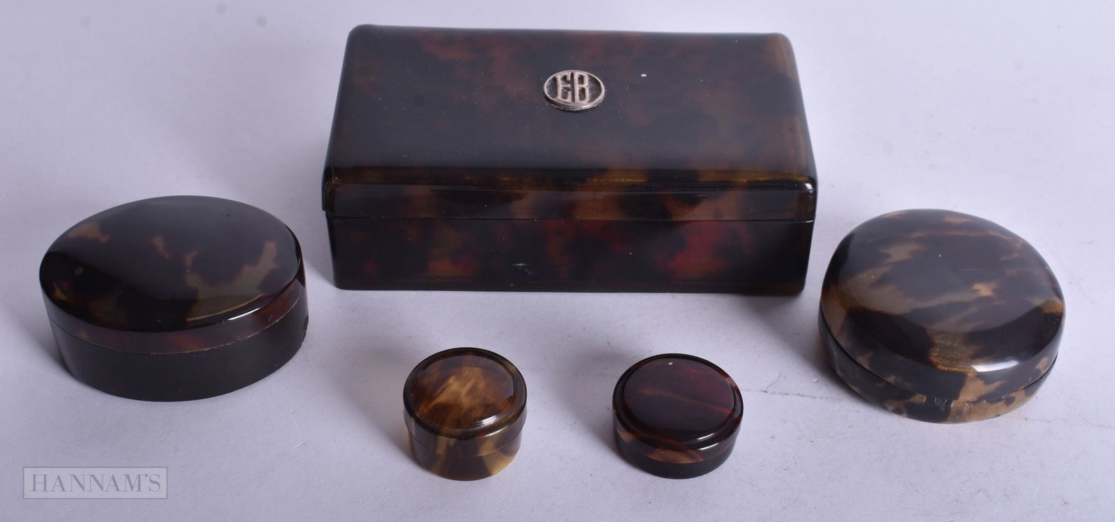ASSORTED ANTIQUE TORTOISESHELL AND FAUX TORTOISESHELL BOXES. Largest 10 cm wide. (5) (1 of 3)