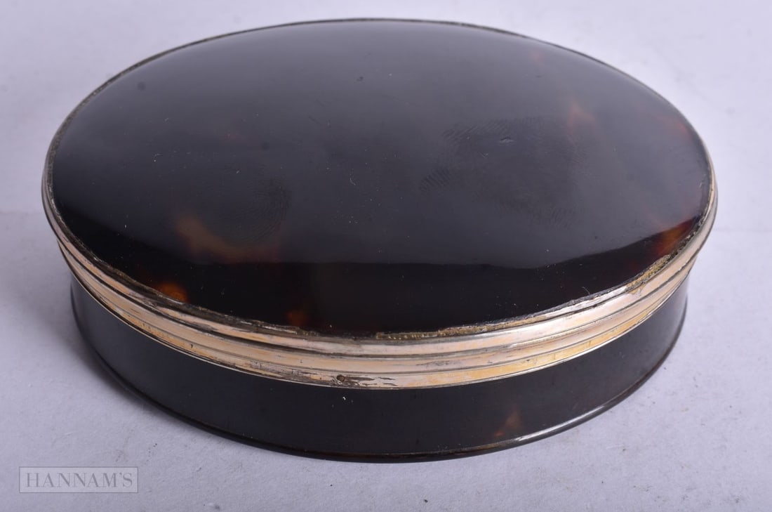 A REGENCY SILVER MOUNTED TORTOISESHELL SNUFF BOX. 11 cm x 9 cm. (1 of 3)