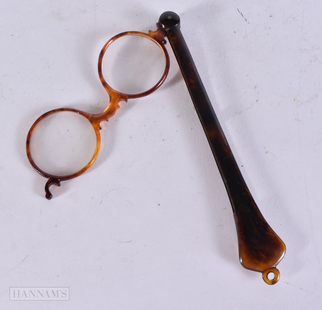 A PAIR OF ANTIQUE TORTOISESHELL LORGNETTES. 28 cm wide. (1 of 1)