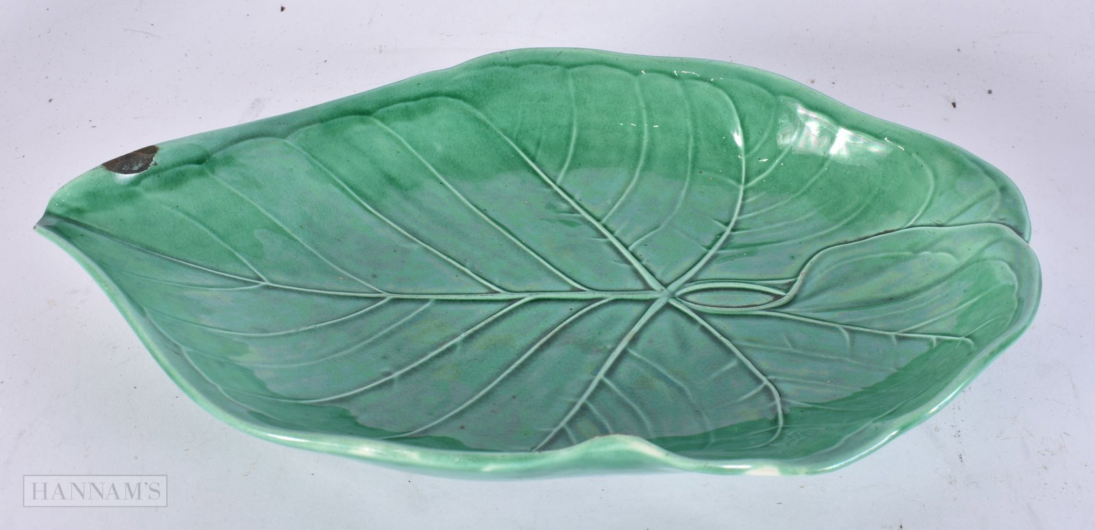 A LARGE 19TH CENTURY WEDGWOOD GREEN GLAZED CABBAGE LEAF DISH. 27 cm wide. (1 of 2)