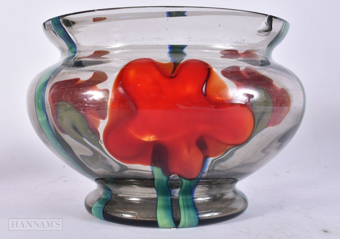 A CZECH KRALIK GLASS BOWL. 19 cm x 15 cm.: A CZECH KRALIK GLASS BOWL. 19 cm x 15 cm.
